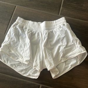 Lululemon Hotty Hot lined not high waisted, Shorts size 6, 4 inch.